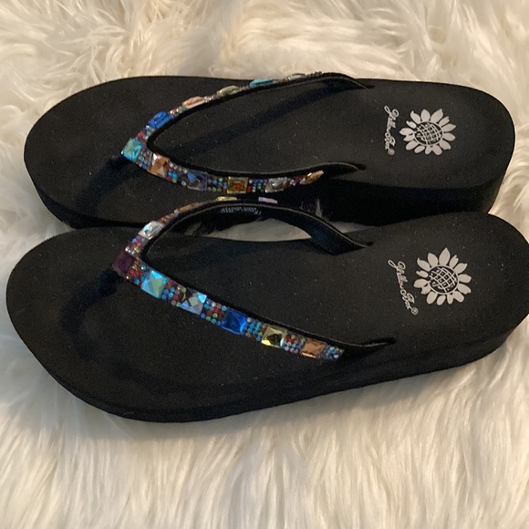 Black w/ multicolor jewels Yellow Box flip flops, like new, sz. 8 1/2. $29 - Picture 4 of 12